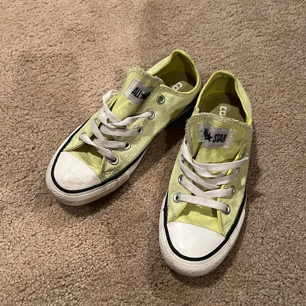 Yellow low top Converse sz 6